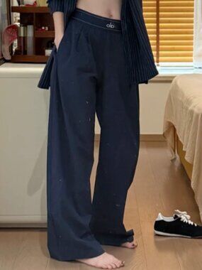 Never Worn Navy ALO Yoga Suit Up Trouser (Regular 30" Inseam)🎉